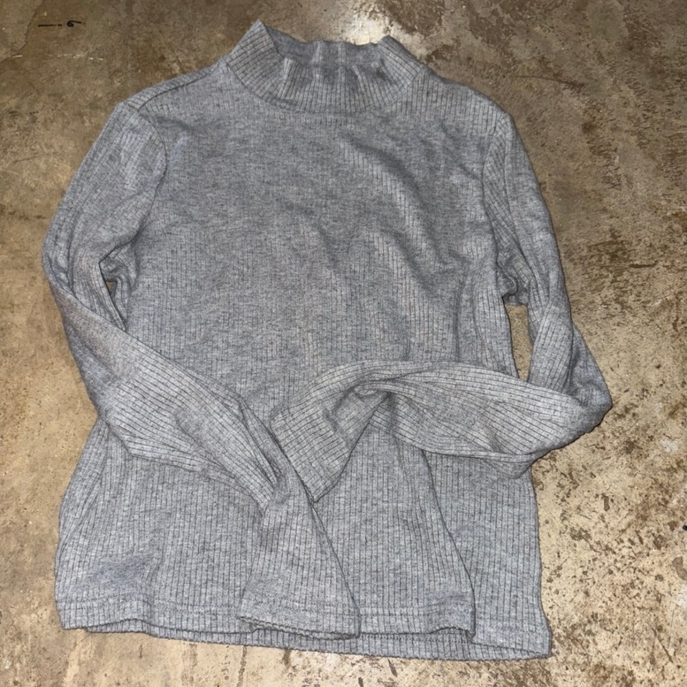 Time and Tru Heather Gray Knit Top